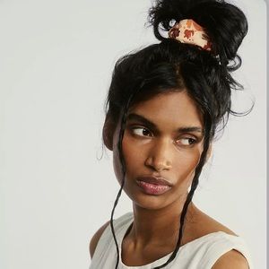 FREE PEOPLE➕NWT Retro Flower Super Scrunchie